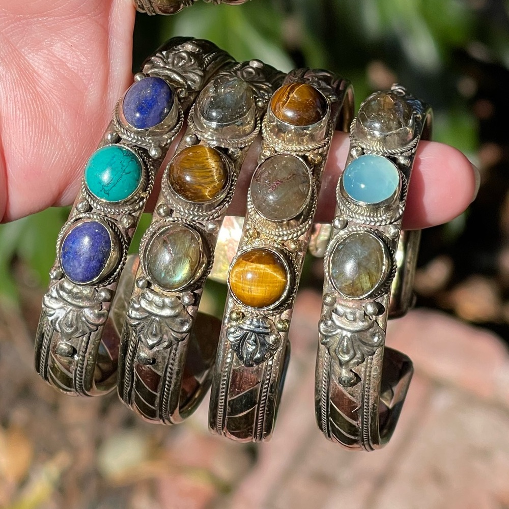 Tibetan Medicine bracelets with gemstones - Picture 3 of 6